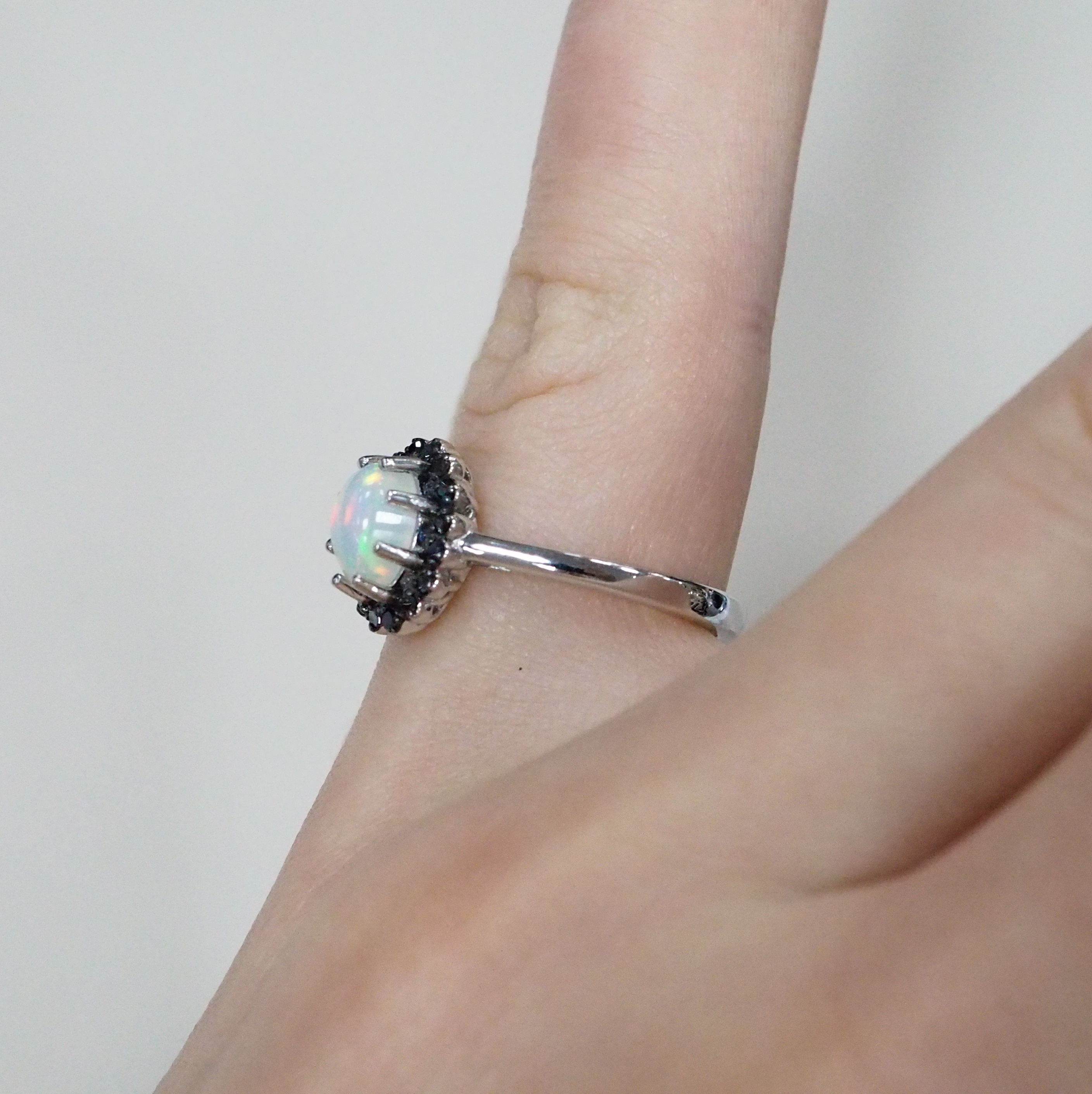Серебряное кольцо с опалом